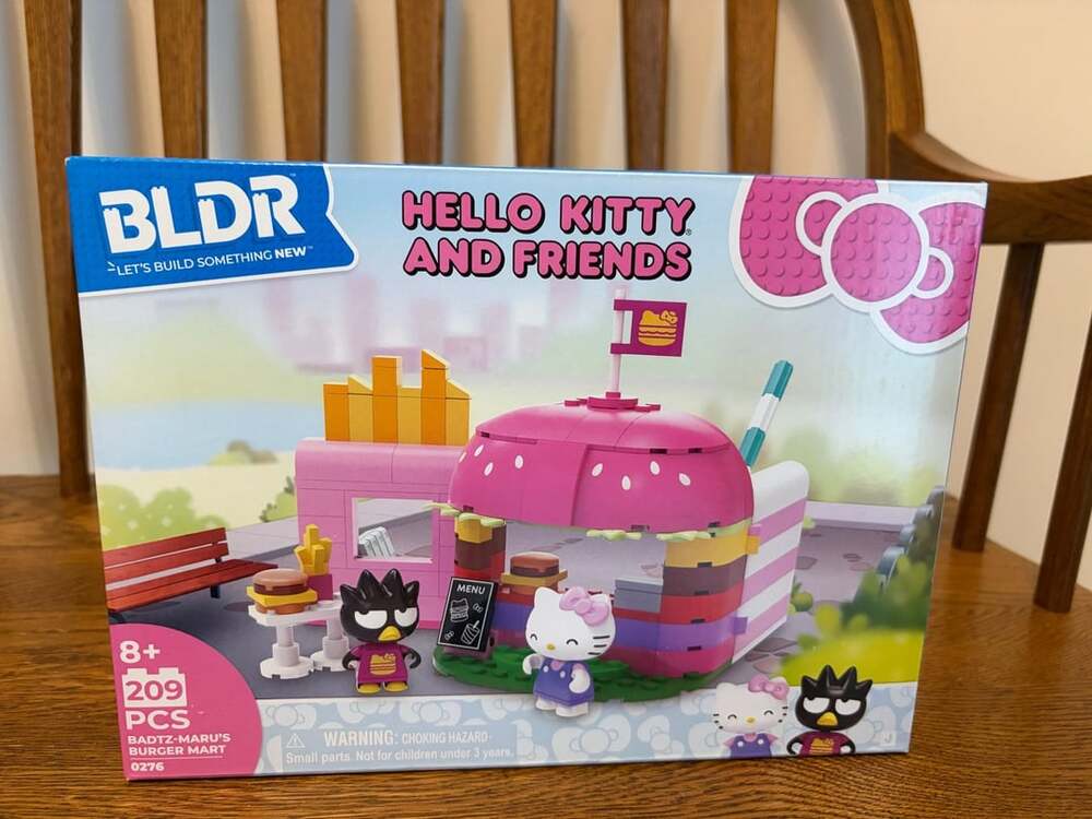 Hello Kitty & Friends Burger Mart with Hello Kitty & Pochacco Building Set : ,